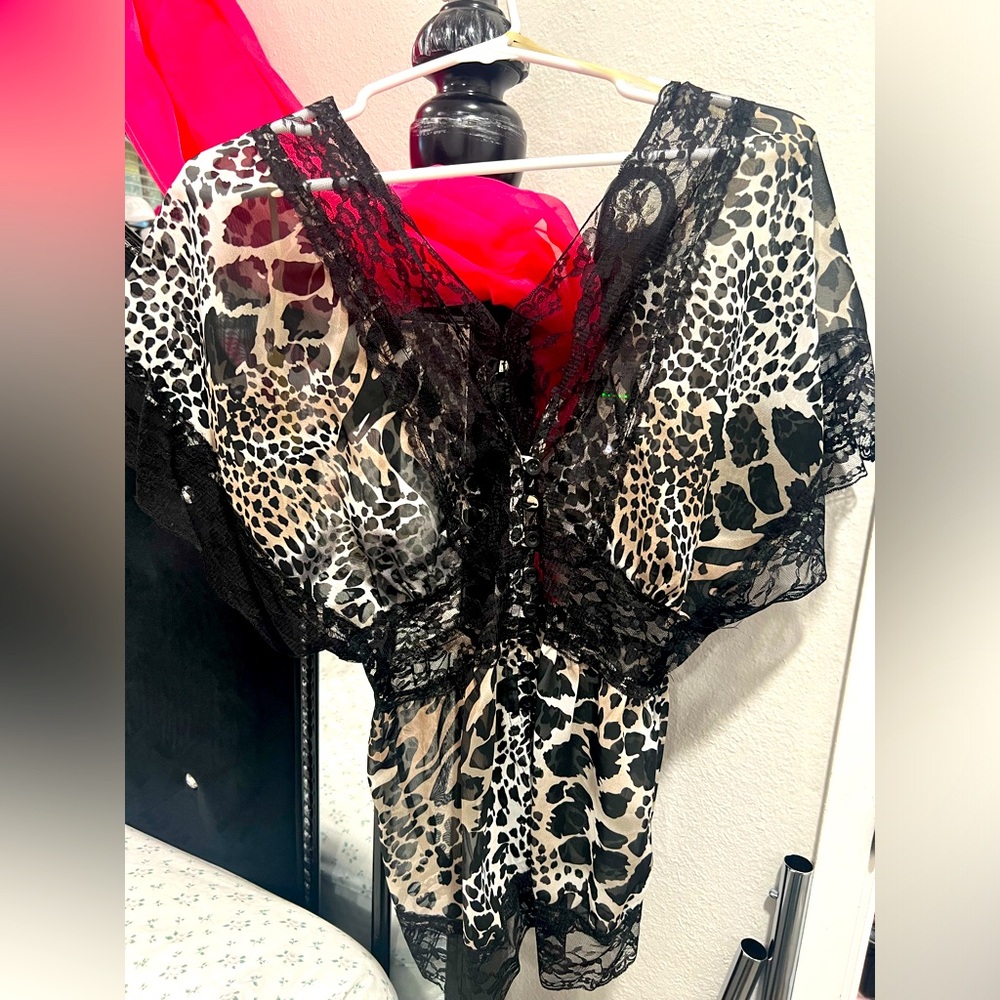 Gentle used sheer blouse sizes L